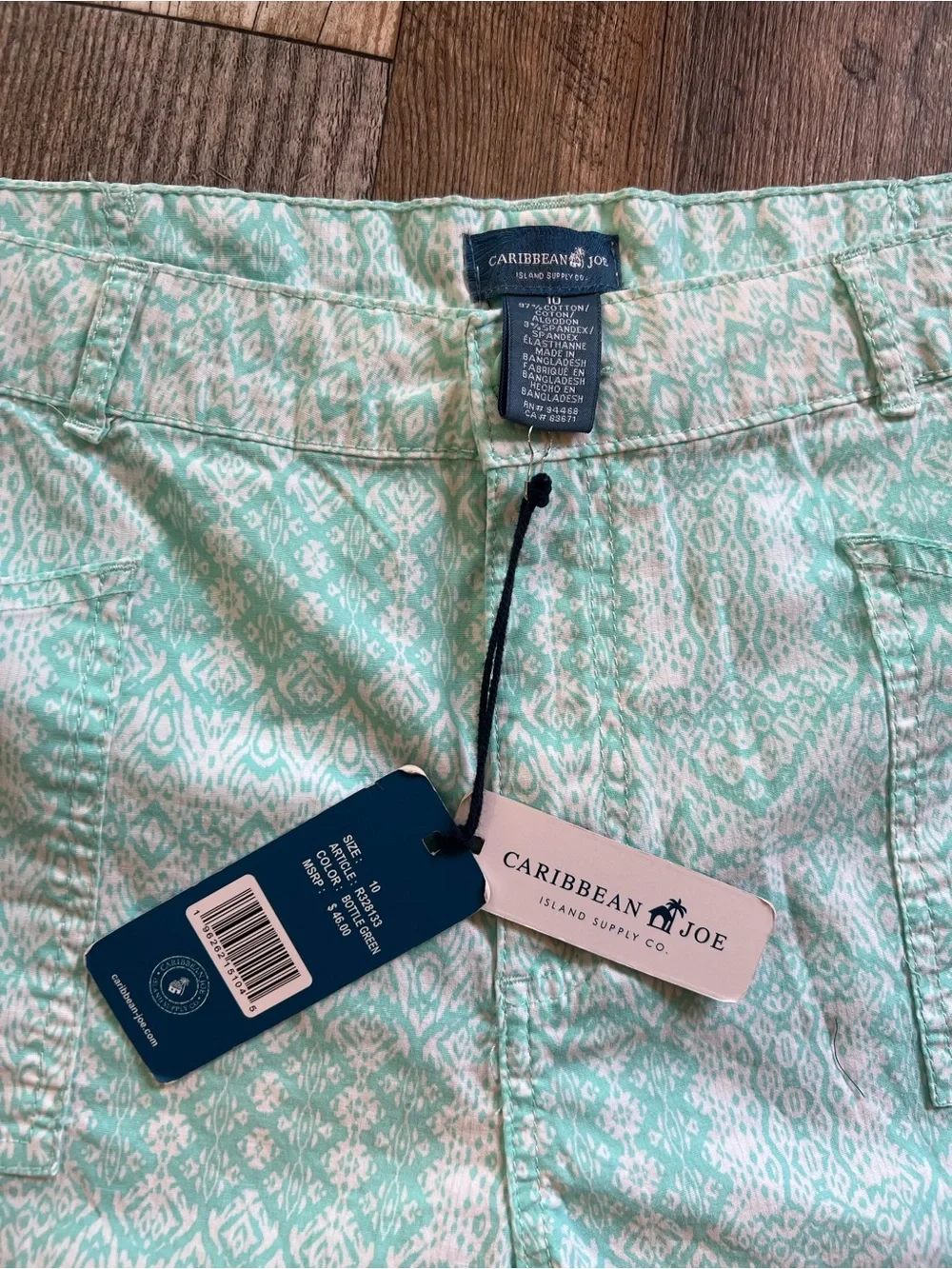NWT - Caribbean Joe - Patterned Women’s Shorts w/ cuffed bottom